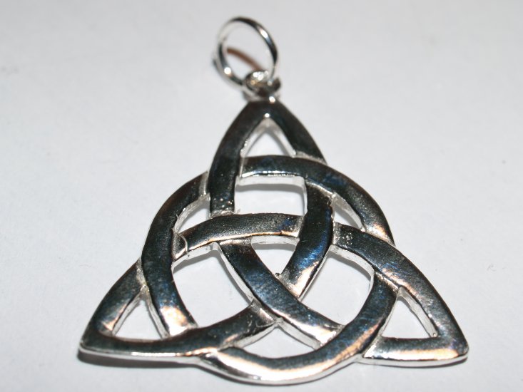 Retocar Costa Salón Triquetra símbolo de las embrujadas colgante de plata Triquetra simbolo el  poder de tres colgante de plata [] - 28,00€Tienda OnLine venta de joyas de  plata y diseños exclusivos :